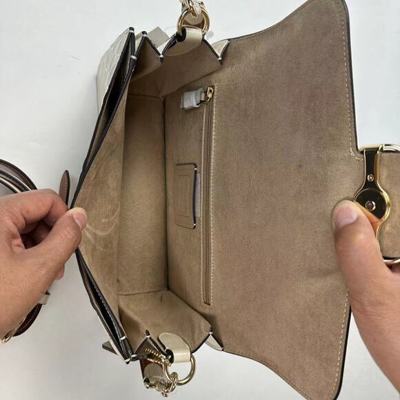 Coach  CT856 Morgan Shoulder Bag in Signature Leather - Picture 11 of 14